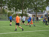 Laatste training S.K.N.W.K. JO7-1 (partijtje tegen de ouders) van maandag 27 mei 2024 (44/180)